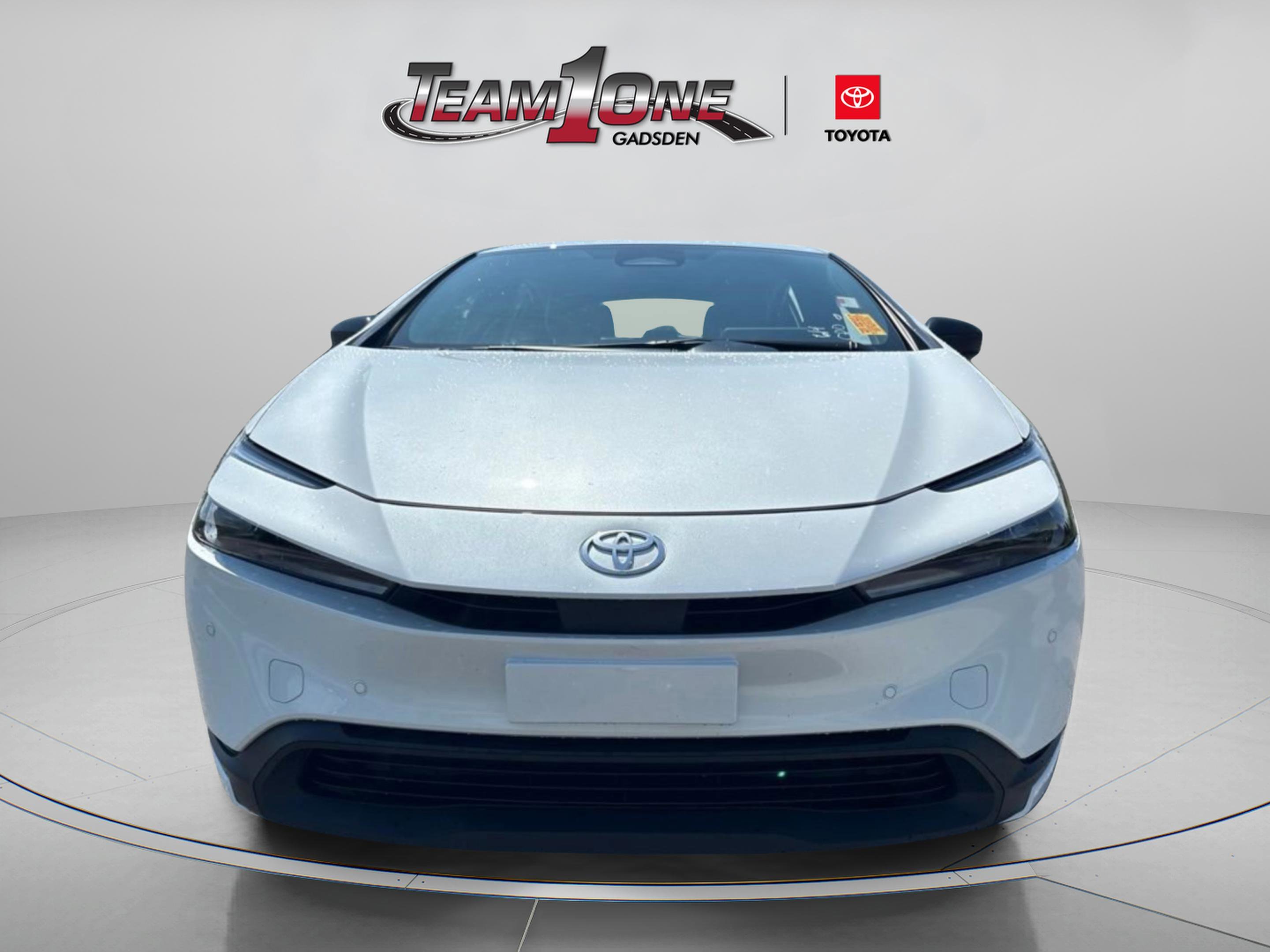 Used 2025 Pearl Toyota LE image 6