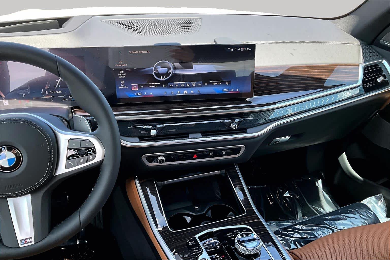 New 2026 Mineral White Metallic BMW xDrive40i image 6