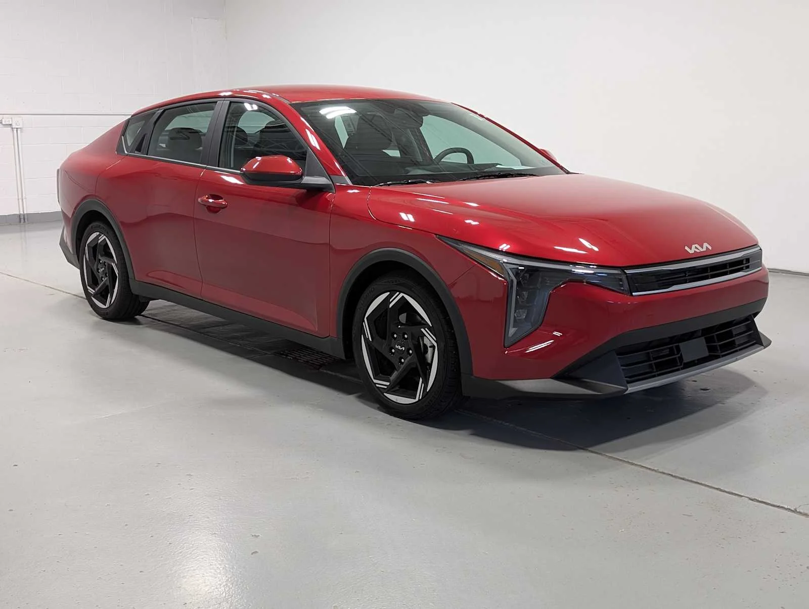 Used 2025 Currant Red Kia EX image 6