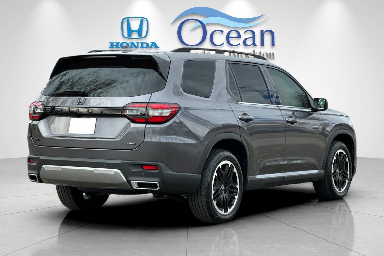 New 2026 Modern Steel Metallic Honda Touring image 5