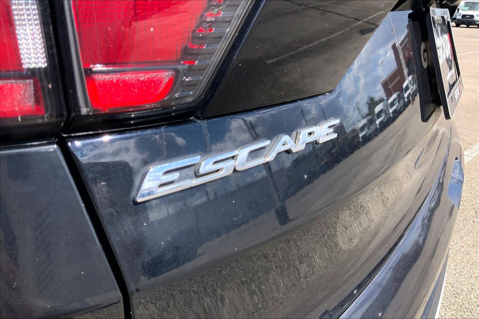Used 2017 Shadow Black Ford SE image 28