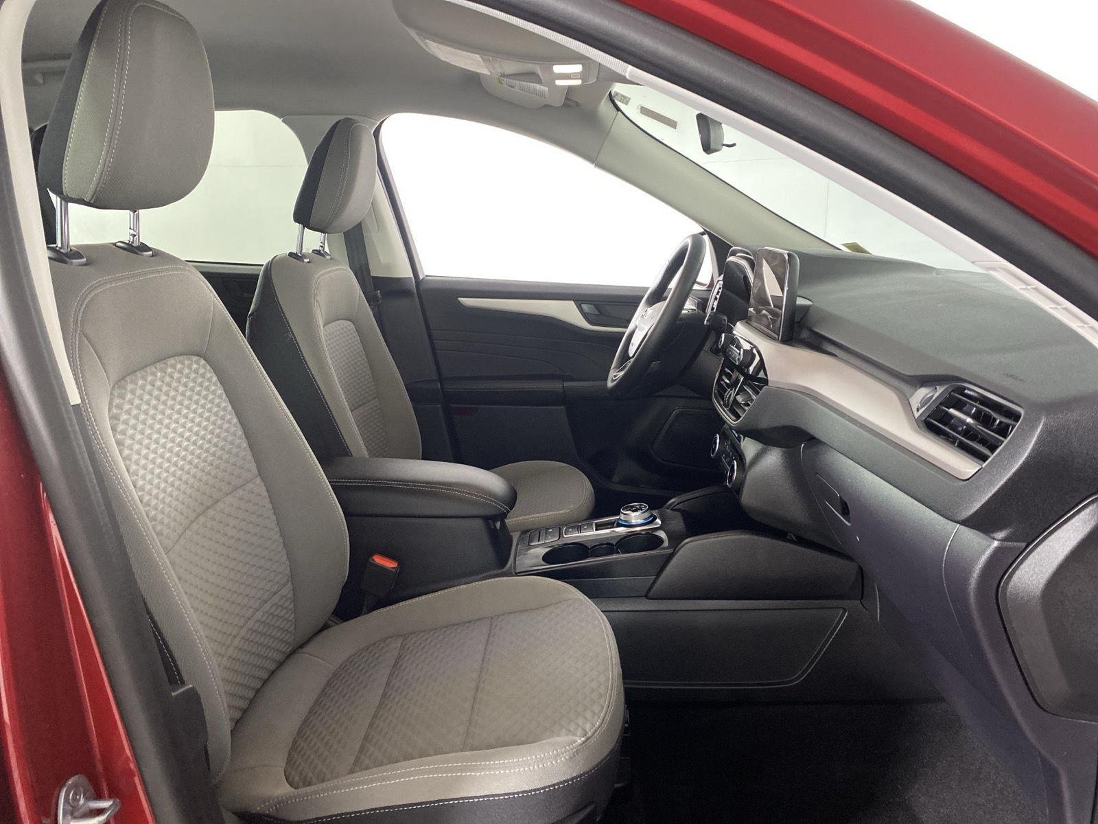 Used 2022 Rapid Red Metallic Tinted Clearcoat Ford SE image 39