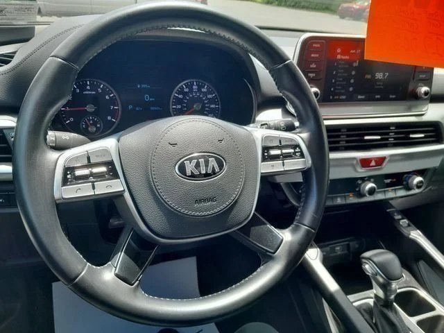 Used 2021 Black Kia S image 11