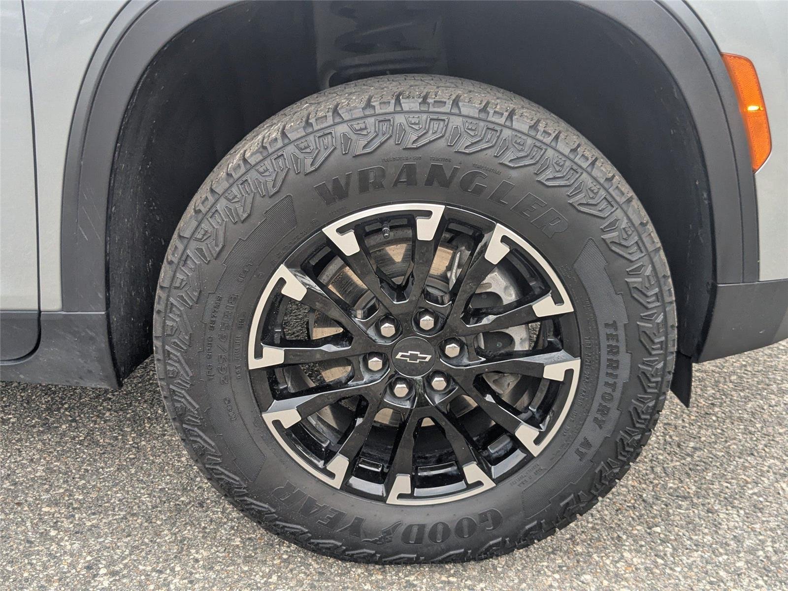 Used 2024 Stardust Metallic Chevrolet AWD Z71 image 10