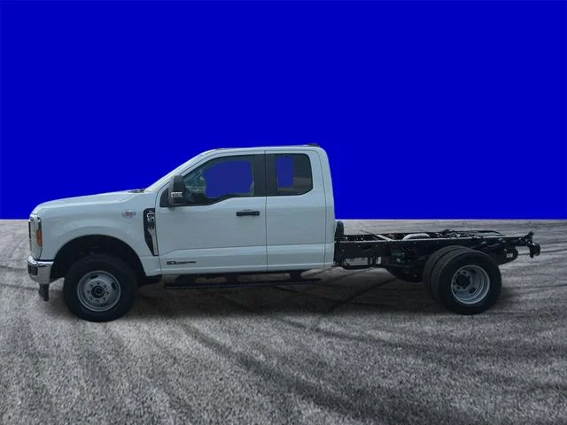 2025 Ford F-350 Super Duty Chassis Cab XL - Photo 7
