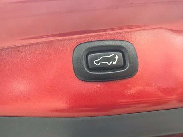 Used 2019 Red Mitsubishi SEL image 12