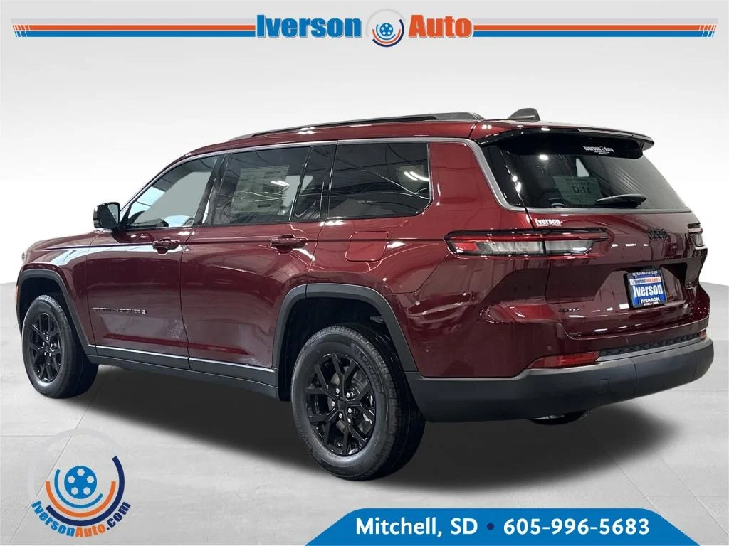 New 2026 Velvet Red Pearl-Coat Exterior Paint Jeep Laredo image 5