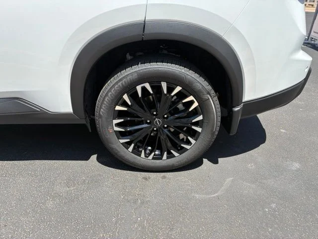 New 2026 Everest White Pearl Tricoat Nissan Dark Armor image 17