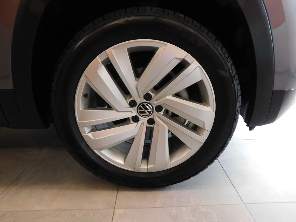 Certified Used 2021 Platinum Gray Metallic Volkswagen 3.6L V6 SE w/Technology image 9