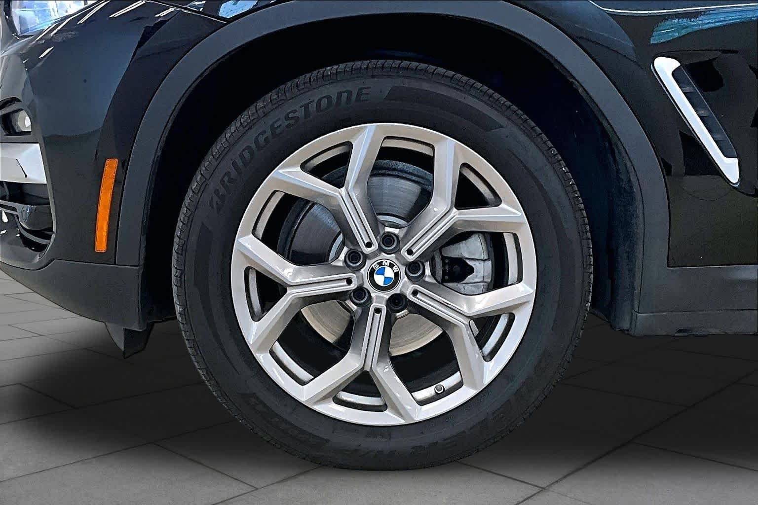 Used 2020 Jet Black BMW xDrive30i image 10