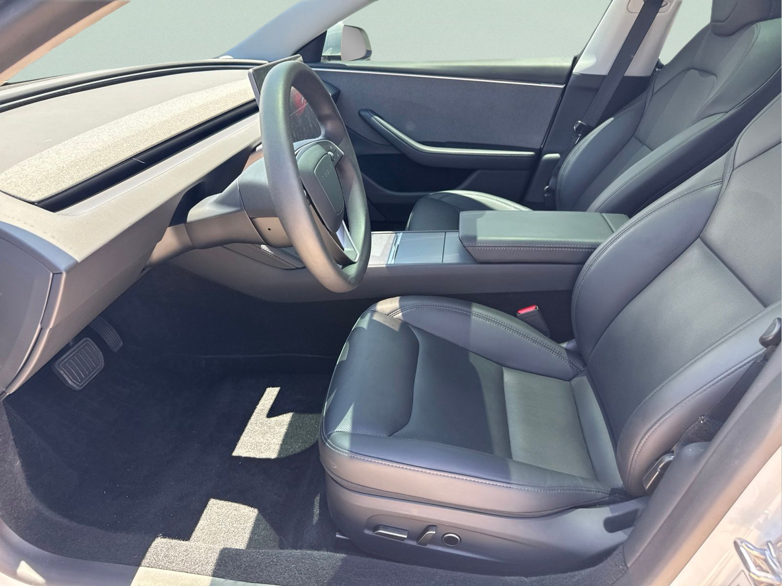 Used 2025  Tesla Long Range image 36