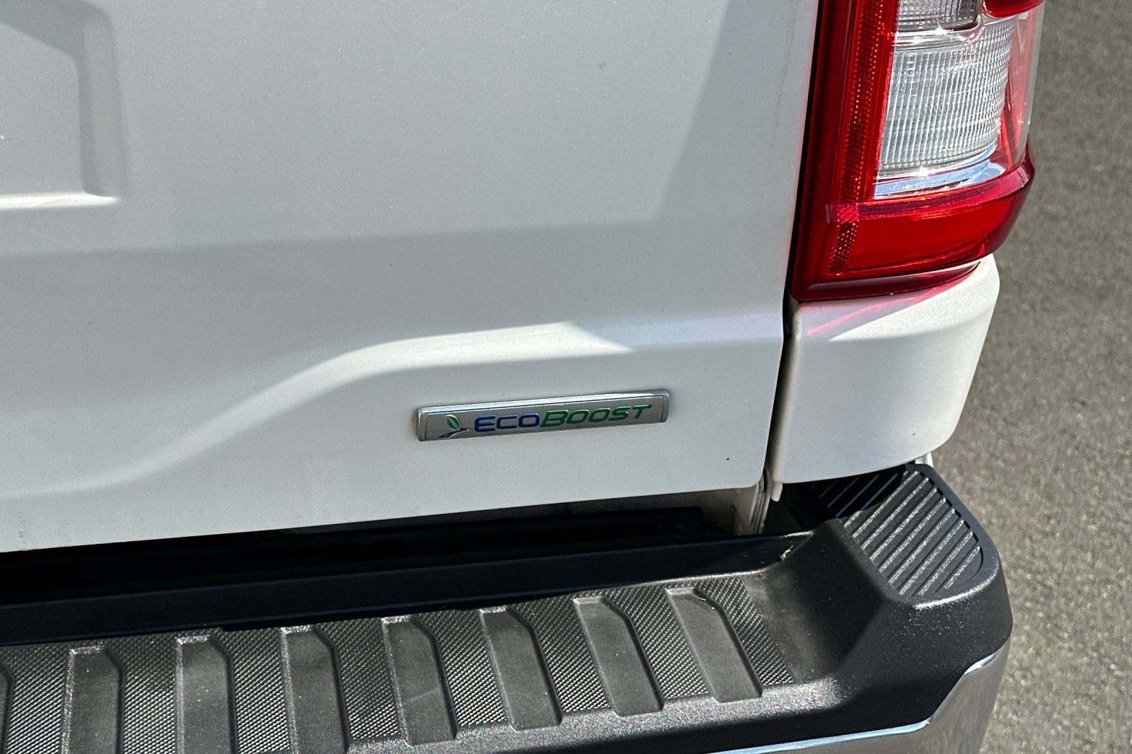 Used 2021 White Ford Lariat image 31