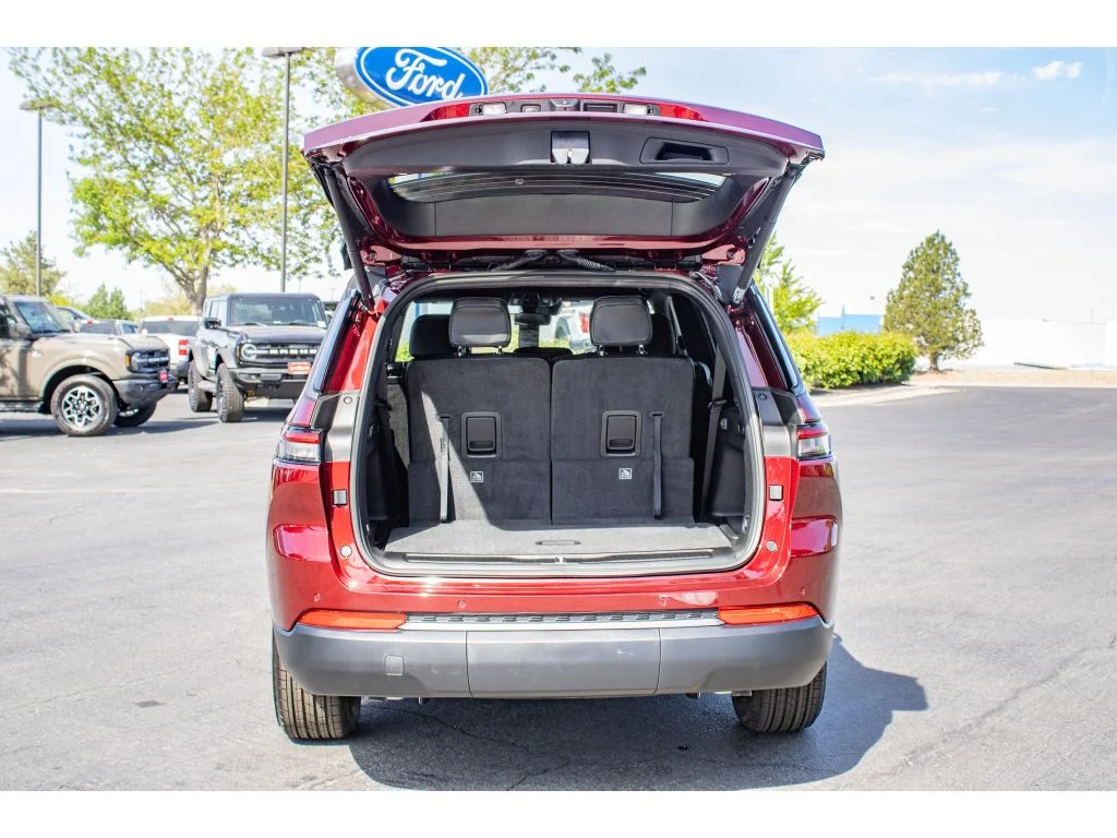 New 2026 Velvet Red Pearlcoat Jeep Laredo Altitude image 11