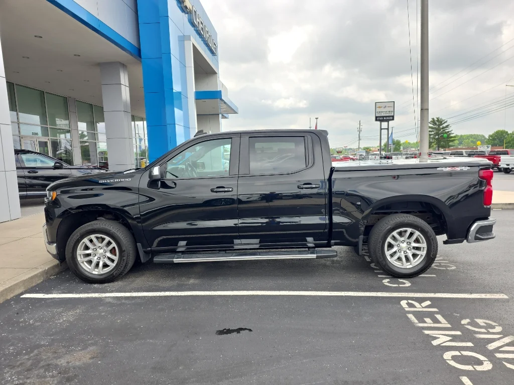 Used 2019 BLACK Chevrolet LT image 1