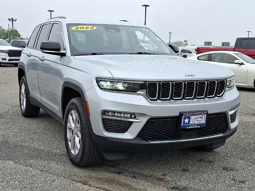 Used 2022 Silver Jeep Limited 4x4 image 2