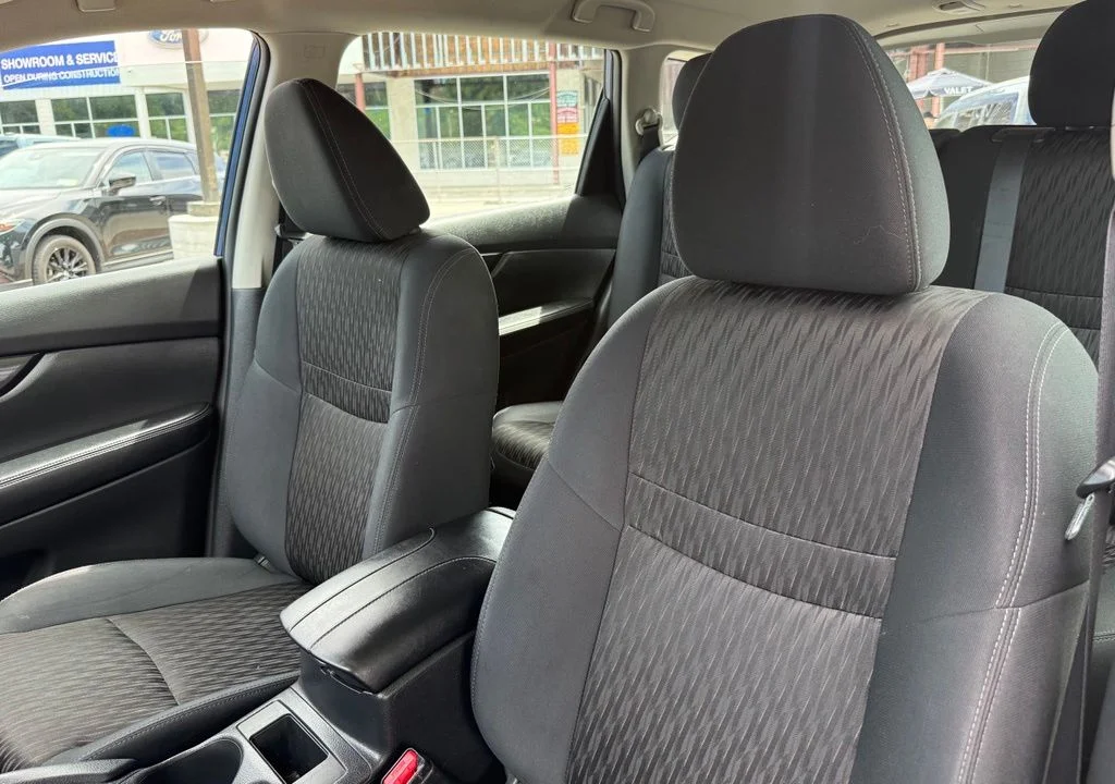 Used 2018 Blue Nissan S image 20