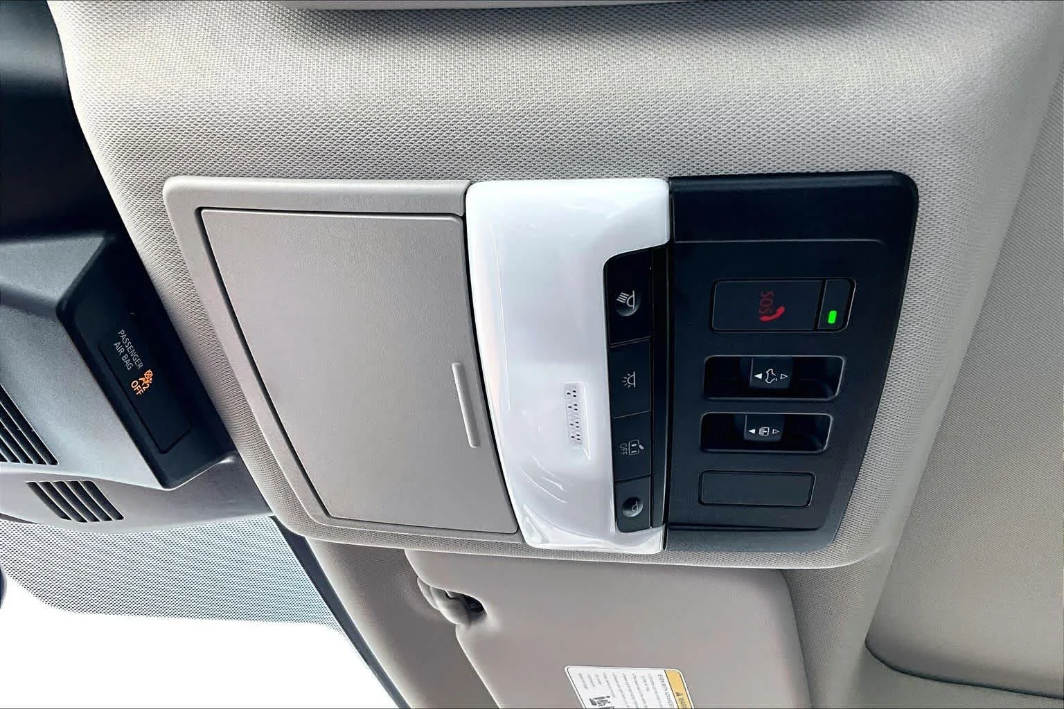 Used 2025 Everest White Pearl Nissan Platinum image 32