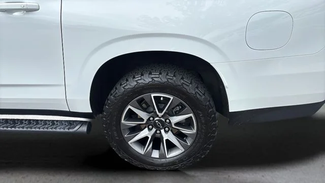 Used 2024 White Chevrolet Z71 image 40