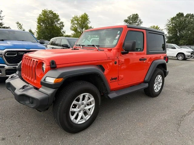 Used 2023  Jeep Sport S image 3