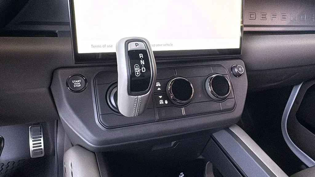 New 2026 White Land Rover OCTA image 18