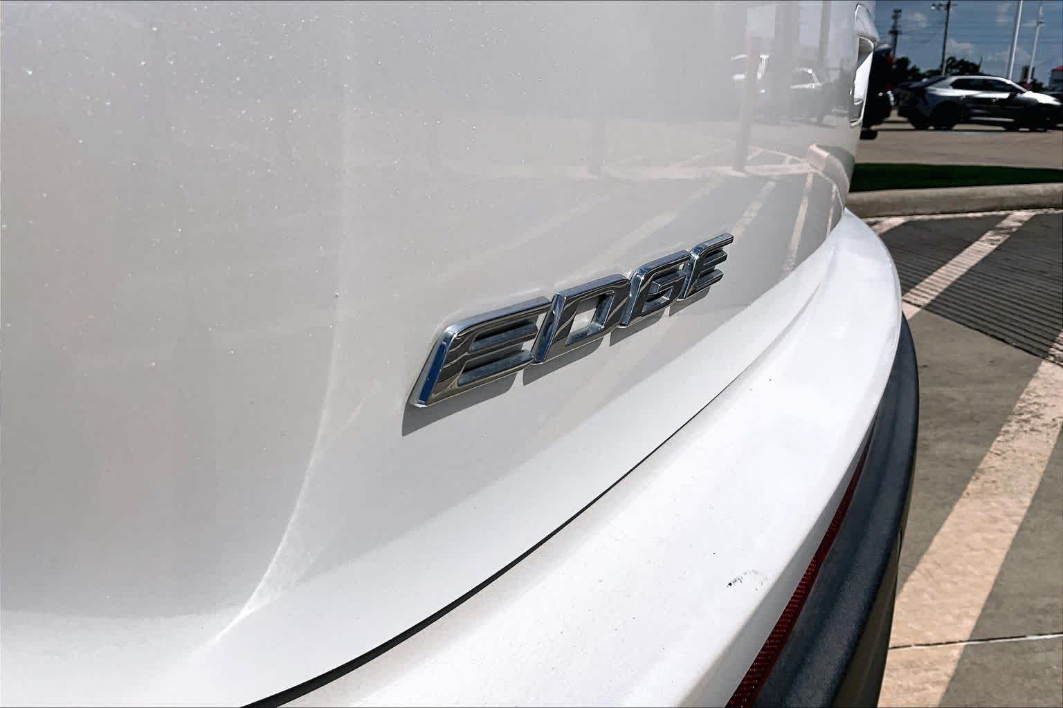 Used 2018 White Platinum Metallic Tri-Coat Ford Titanium image 31