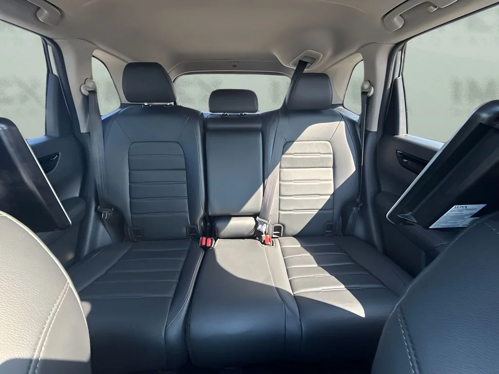 Used 2024 Silver Honda EX-L image 7