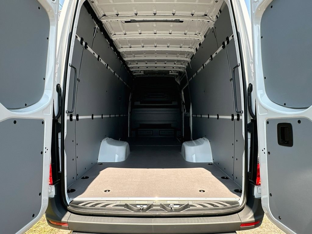 New 2026 Arctic White Mercedes-Benz Cargo 170 WB image 21