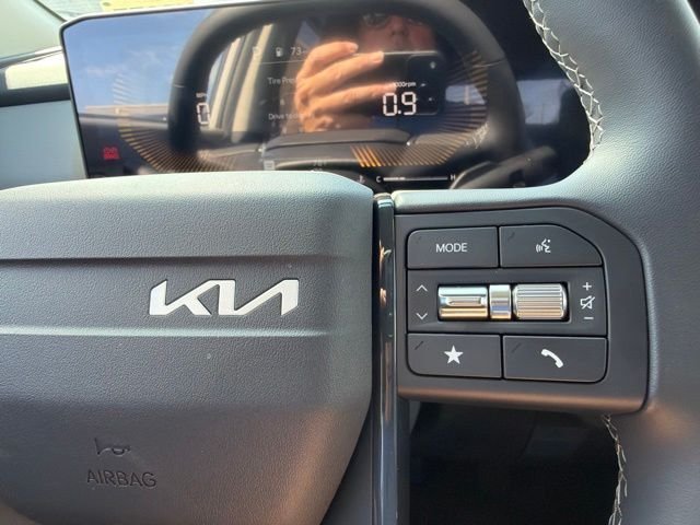 New 2027 Snow White Pearl Kia LX image 18