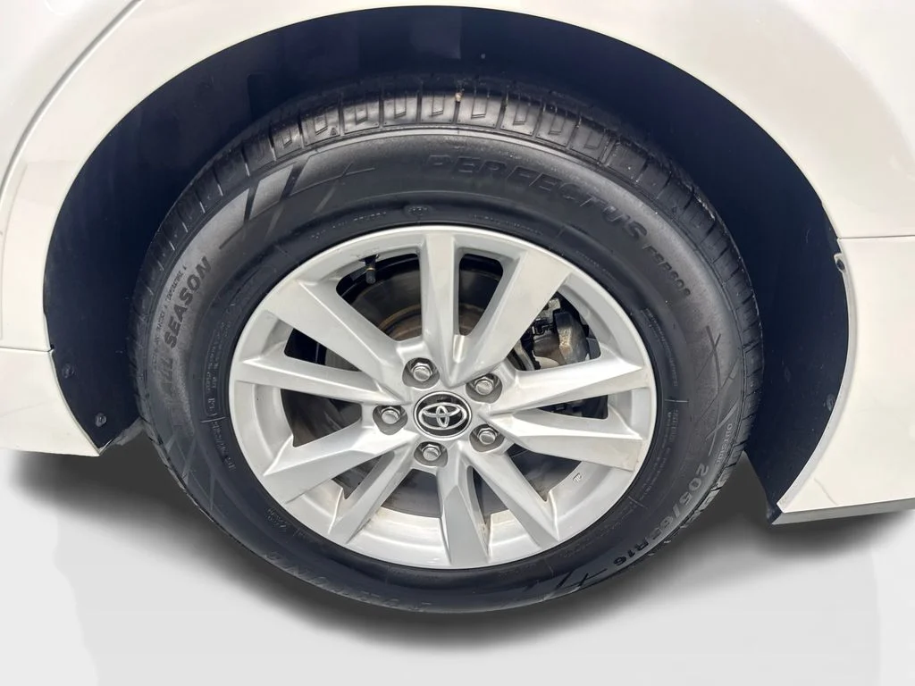 Used 2025 White Toyota LE image 84