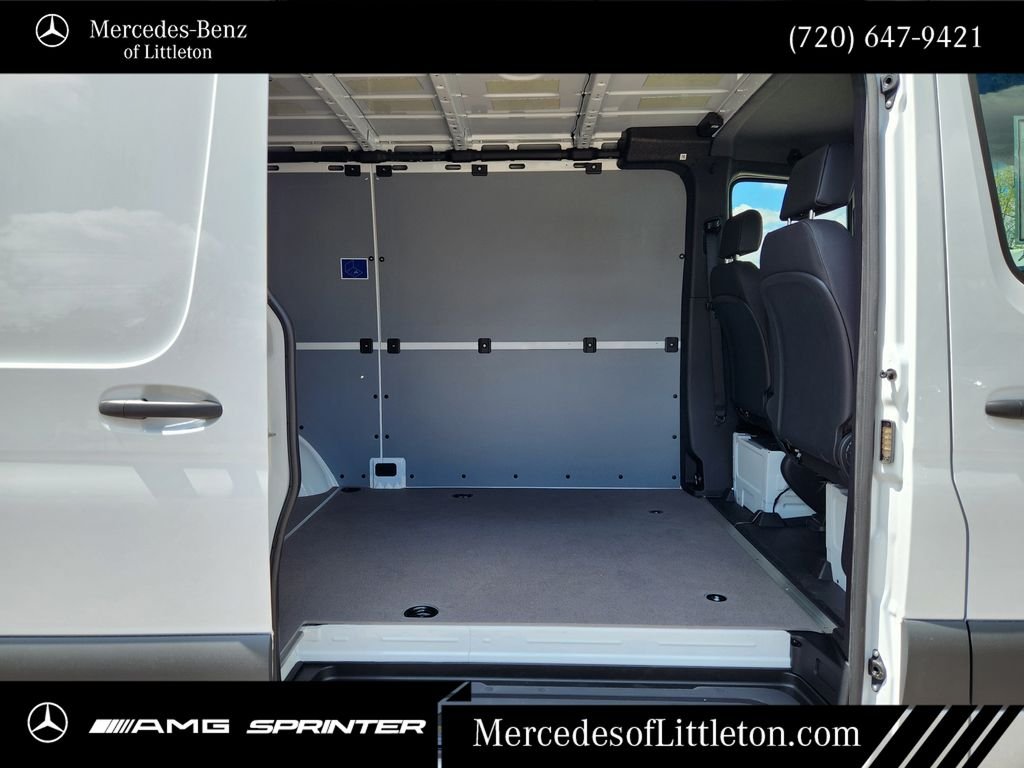 New 2026 Arctic+White Mercedes-Benz Cargo 144 WB image 29