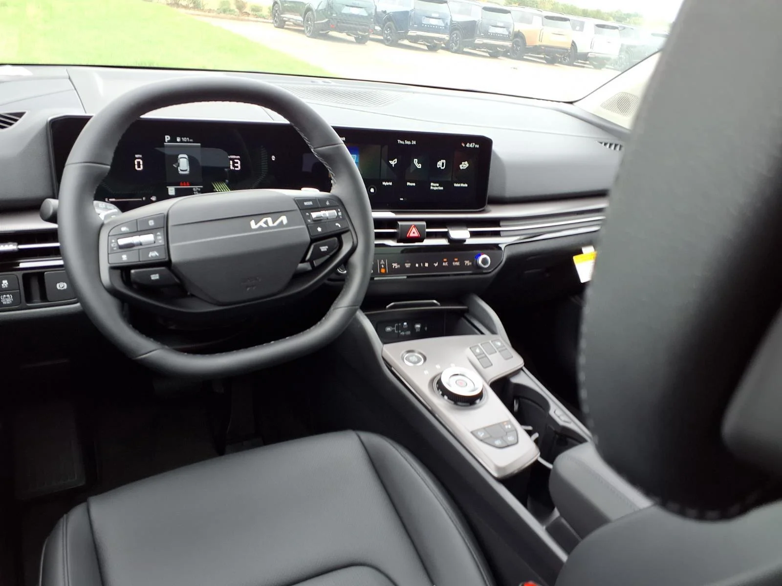 New 2027 Snow White Pearl Kia EX image 4
