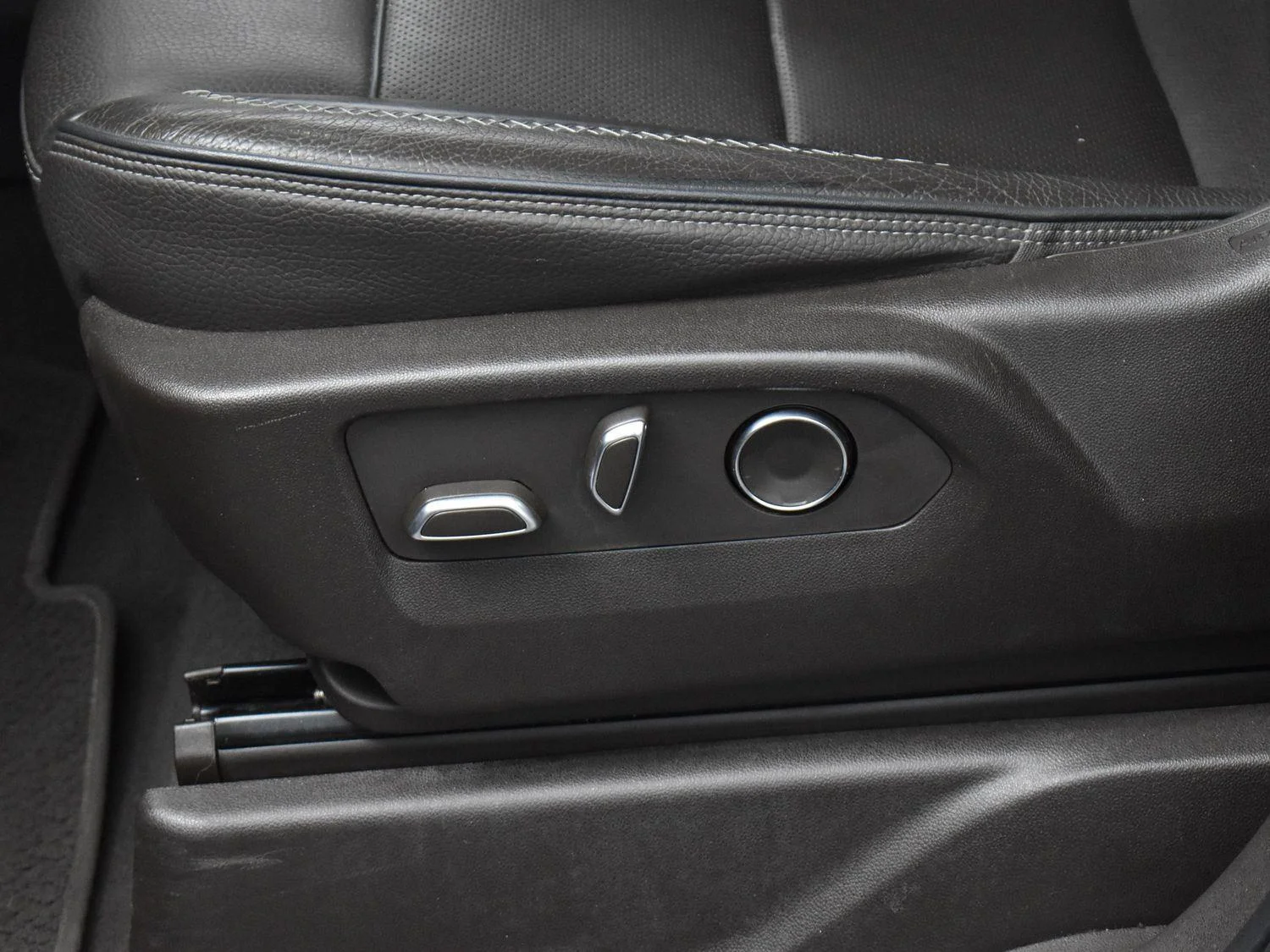 Used 2021 Hunter Metallic GMC Denali image 16
