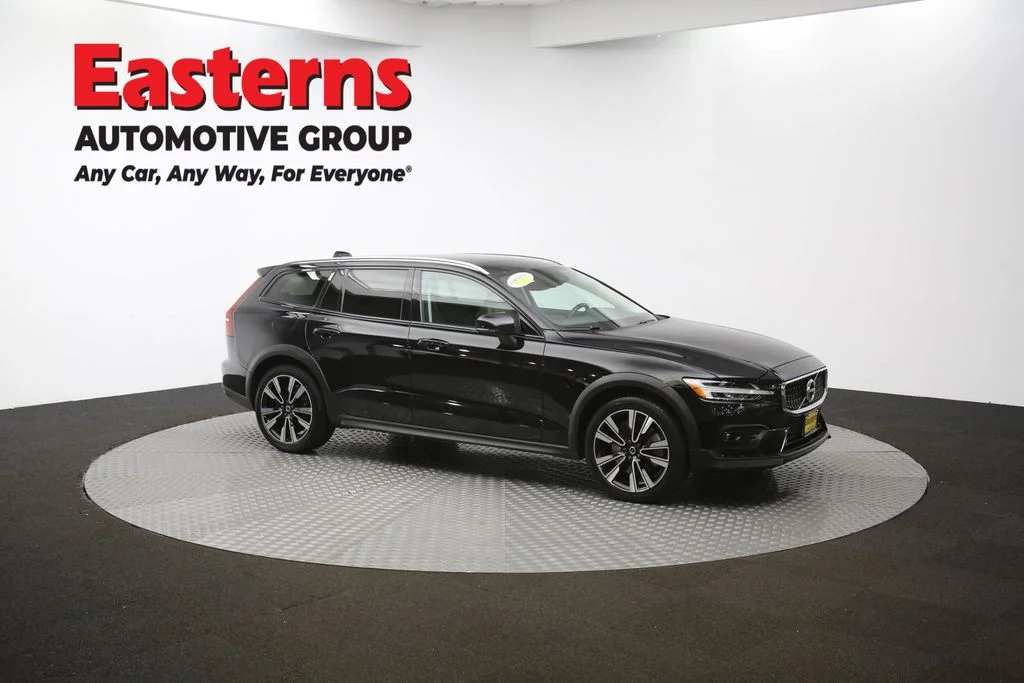 Used 2022 Black Volvo T5 image 46