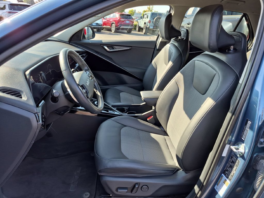 Used 2023 Blue Kia Wind image 21