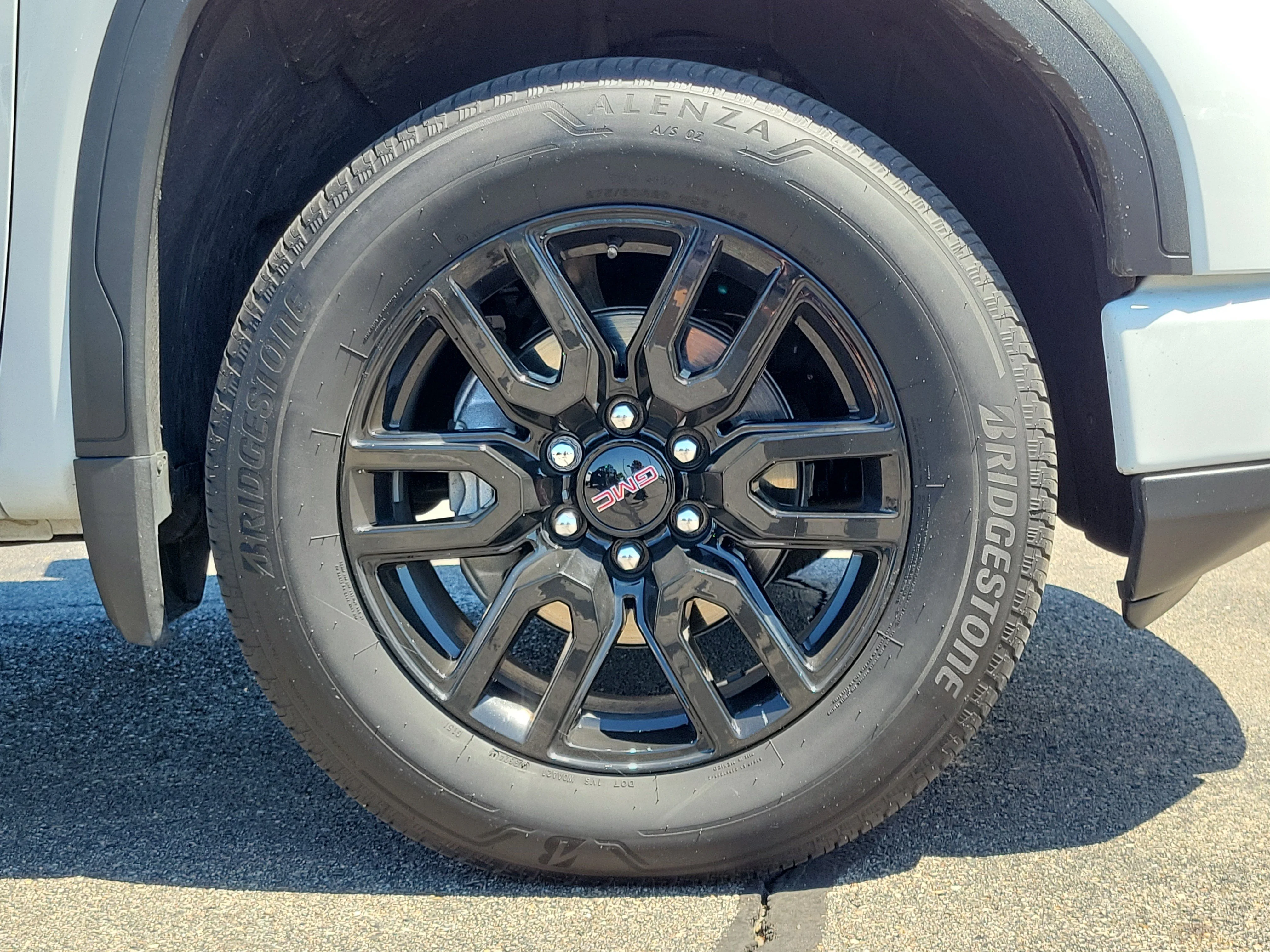 Used 2025 Summit White GMC Elevation image 5