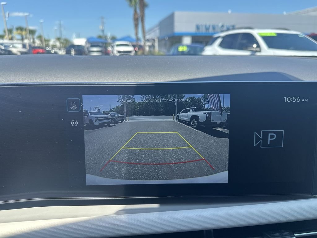 Used 2025 White Hyundai SEL image 24