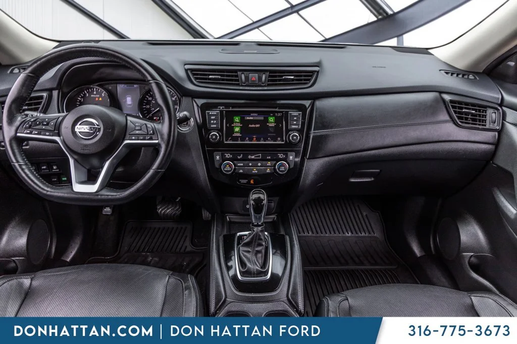 Used 2018 Silver Nissan SL image 5