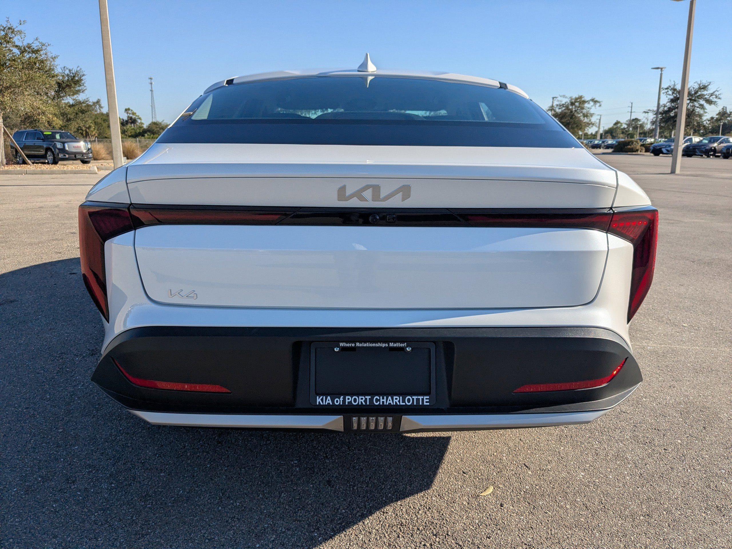New 2025 Snow White Pearl Kia EX image 6