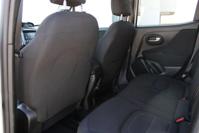 Used 2021 White Jeep Latitude image 21