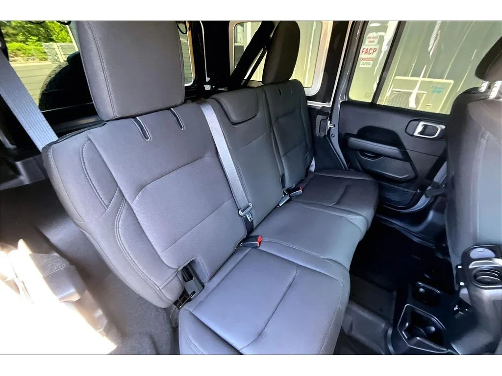 Used 2023 Grey Jeep Sahara image 25
