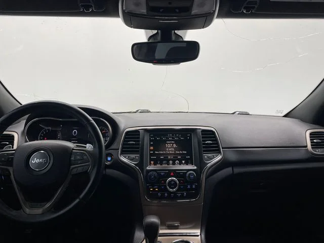 Used 2017 Diamond Black Crystal Pearlcoat Jeep Laredo image 6