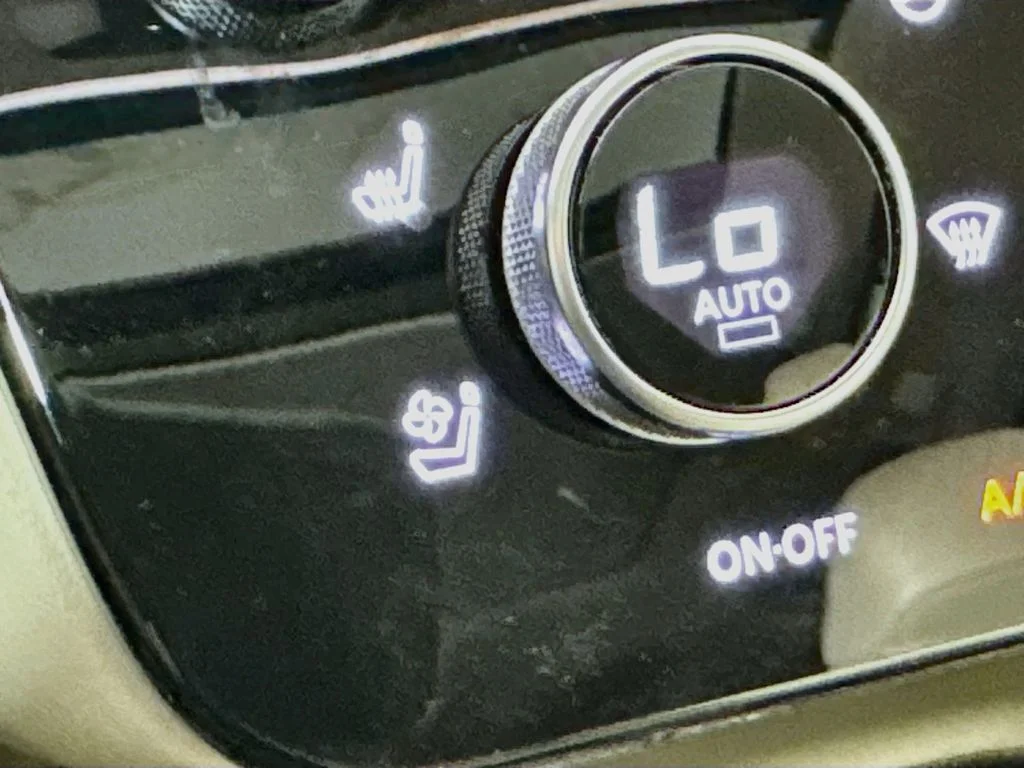 Certified Used 2023 Red INFINITI LUXE image 27