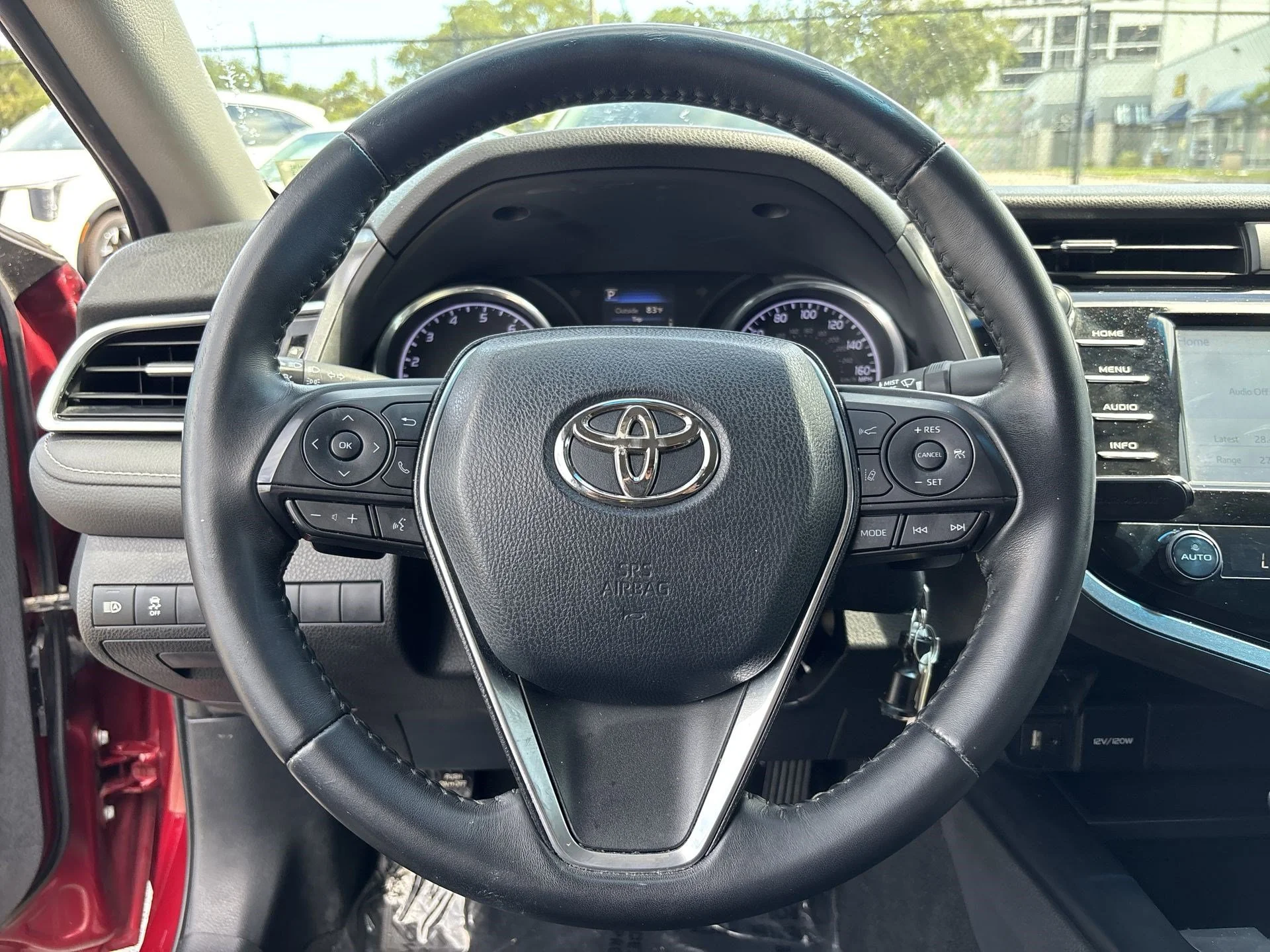 Used 2018 Pearl Toyota SE image 11