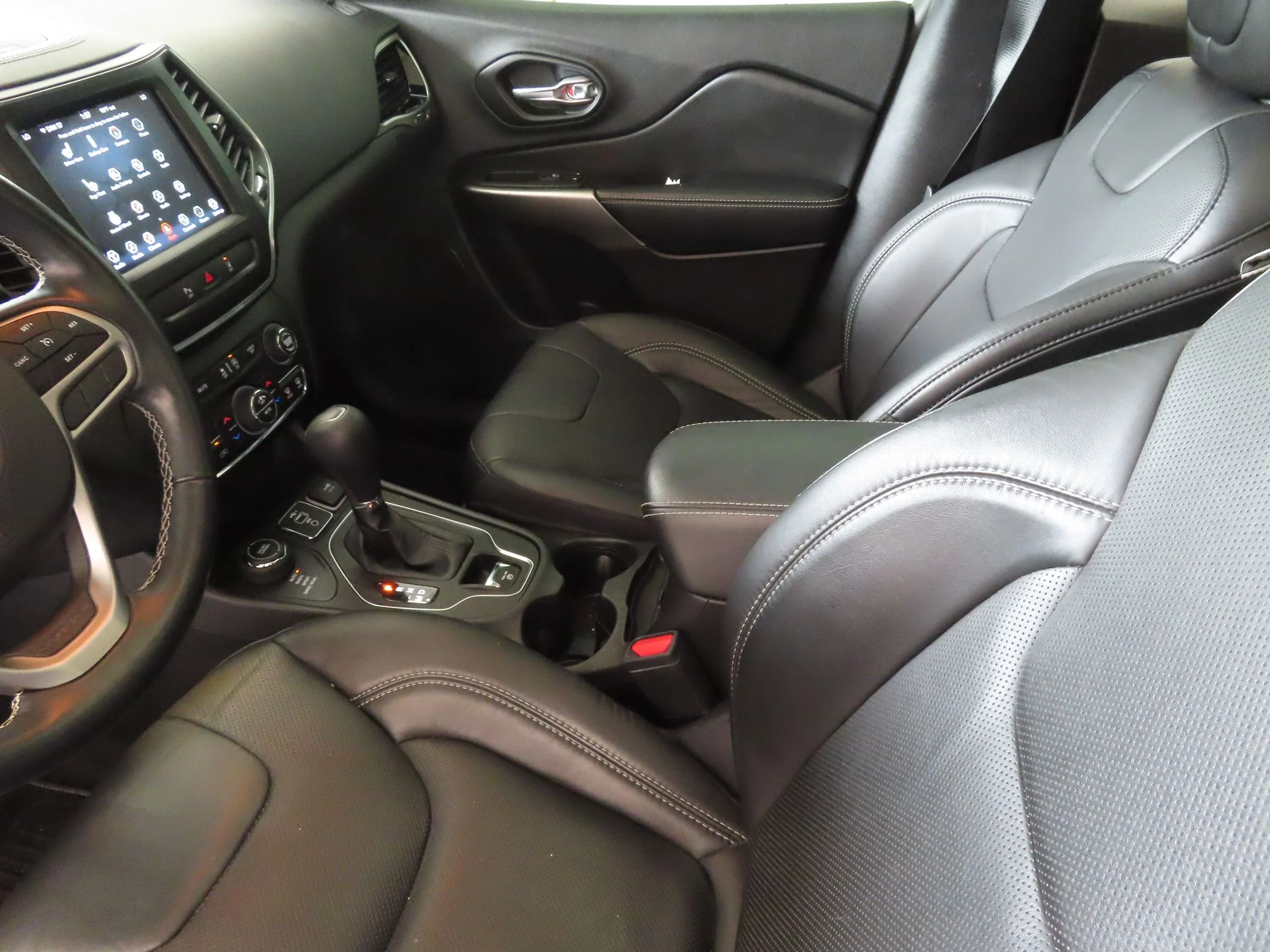 Used 2021 Red Jeep Latitude Lux image 21