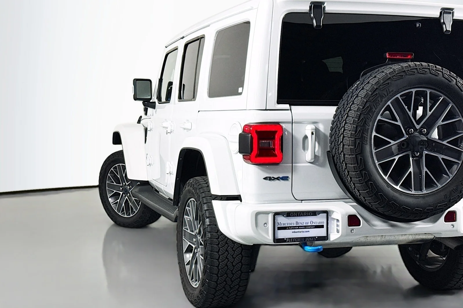 Used 2024 BRIGHT WHITE Jeep High Altitude image 15