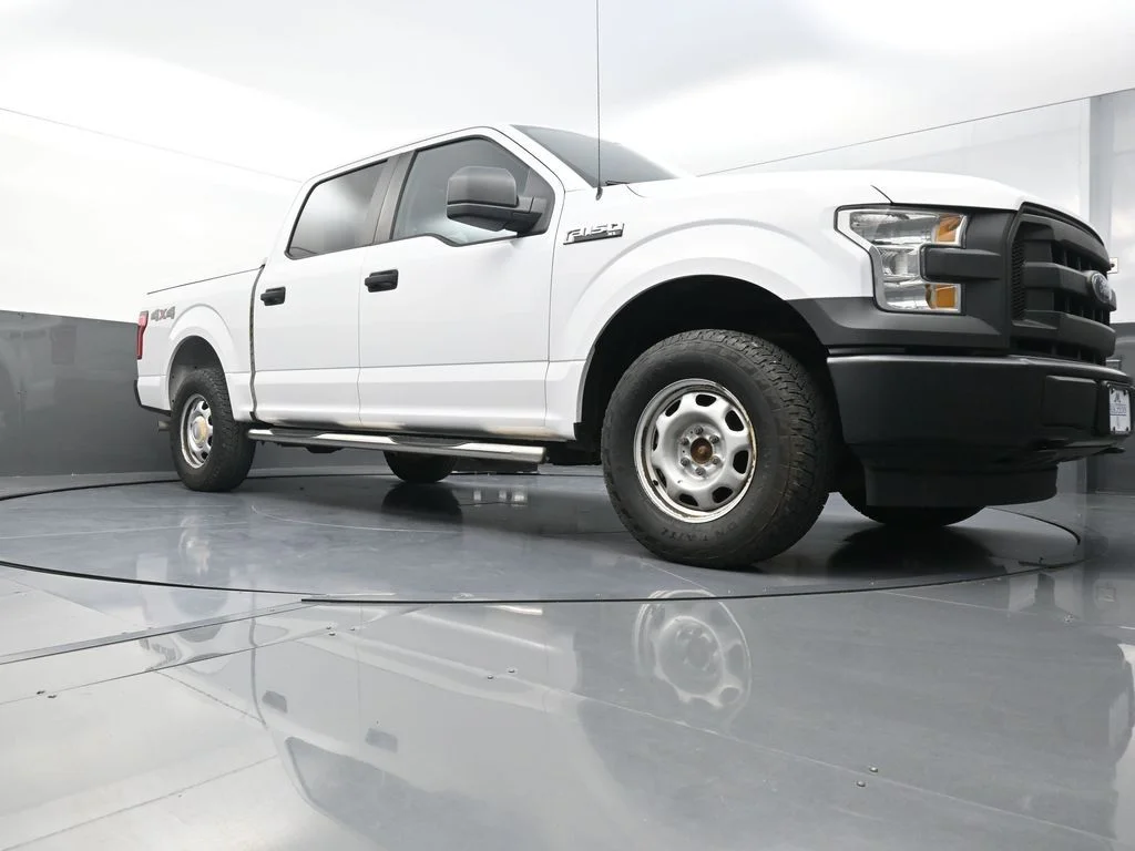 Used 2017 White Ford XL image 21