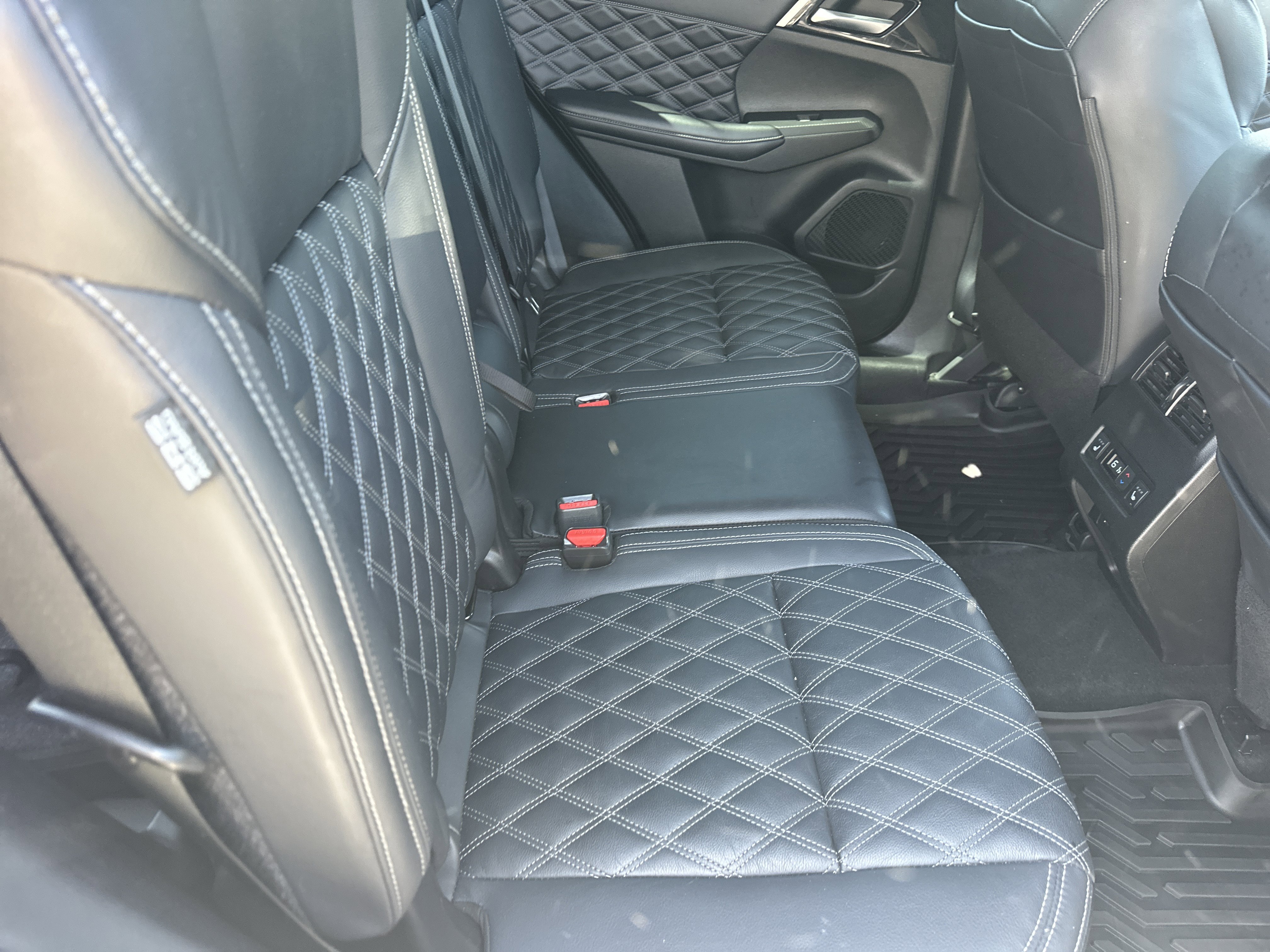 Used 2023 Alloy Silver Metallic Mitsubishi SEL image 15