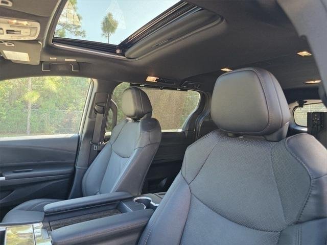 2025 Toyota Sienna Platinum - Photo 24