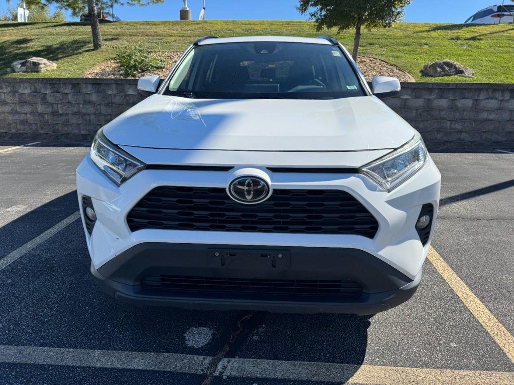 Used 2019 White Toyota XLE image 2