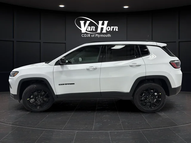 New 2026 Bright White Clear-Coat Exterior Paint Jeep Latitude image 4